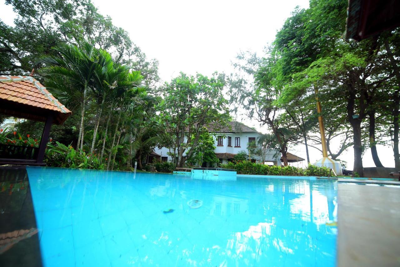 Old Lighthouse Bristow Hotel , Fort Kochi Exterior photo