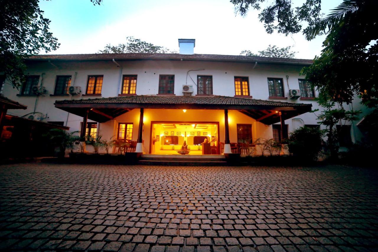 Old Lighthouse Bristow Hotel , Fort Kochi Exterior photo