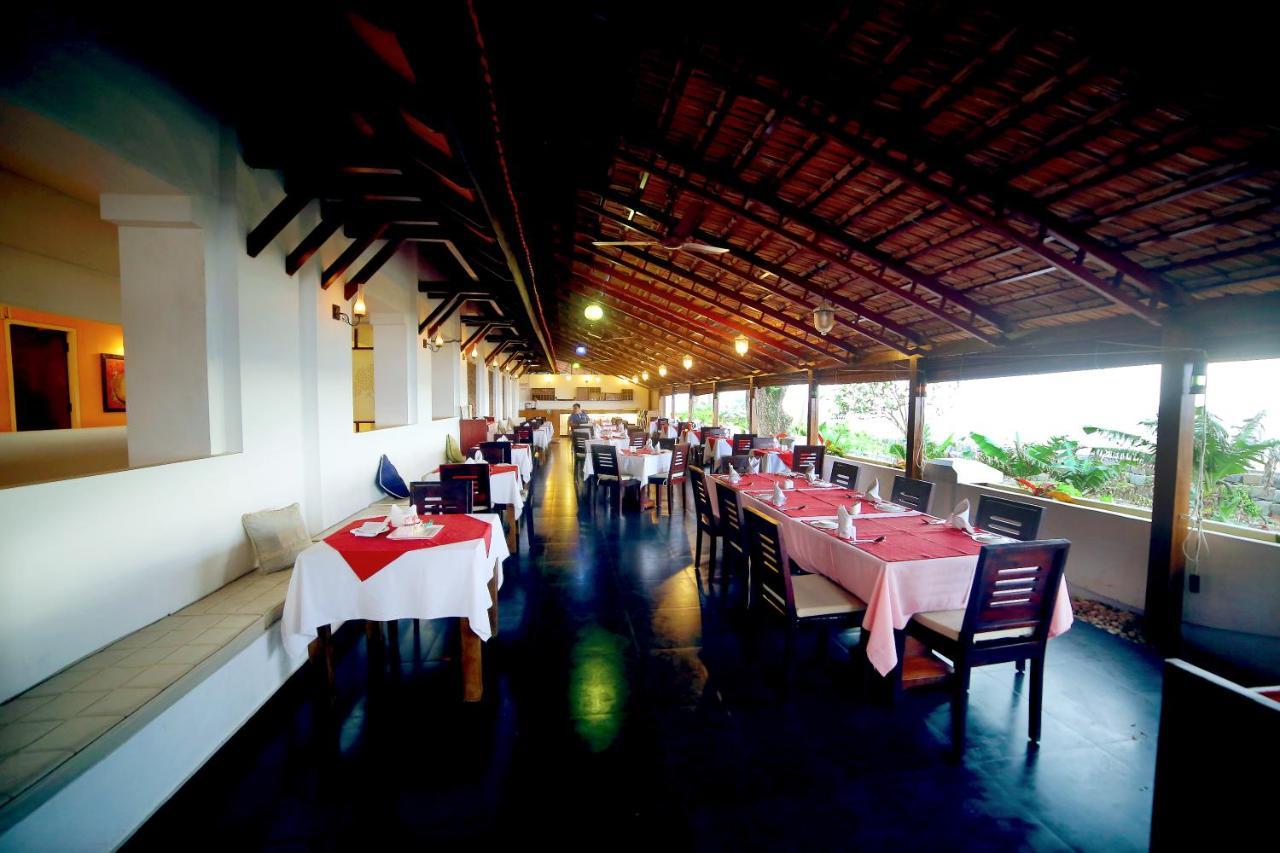 Old Lighthouse Bristow Hotel Kochi Exterior photo
