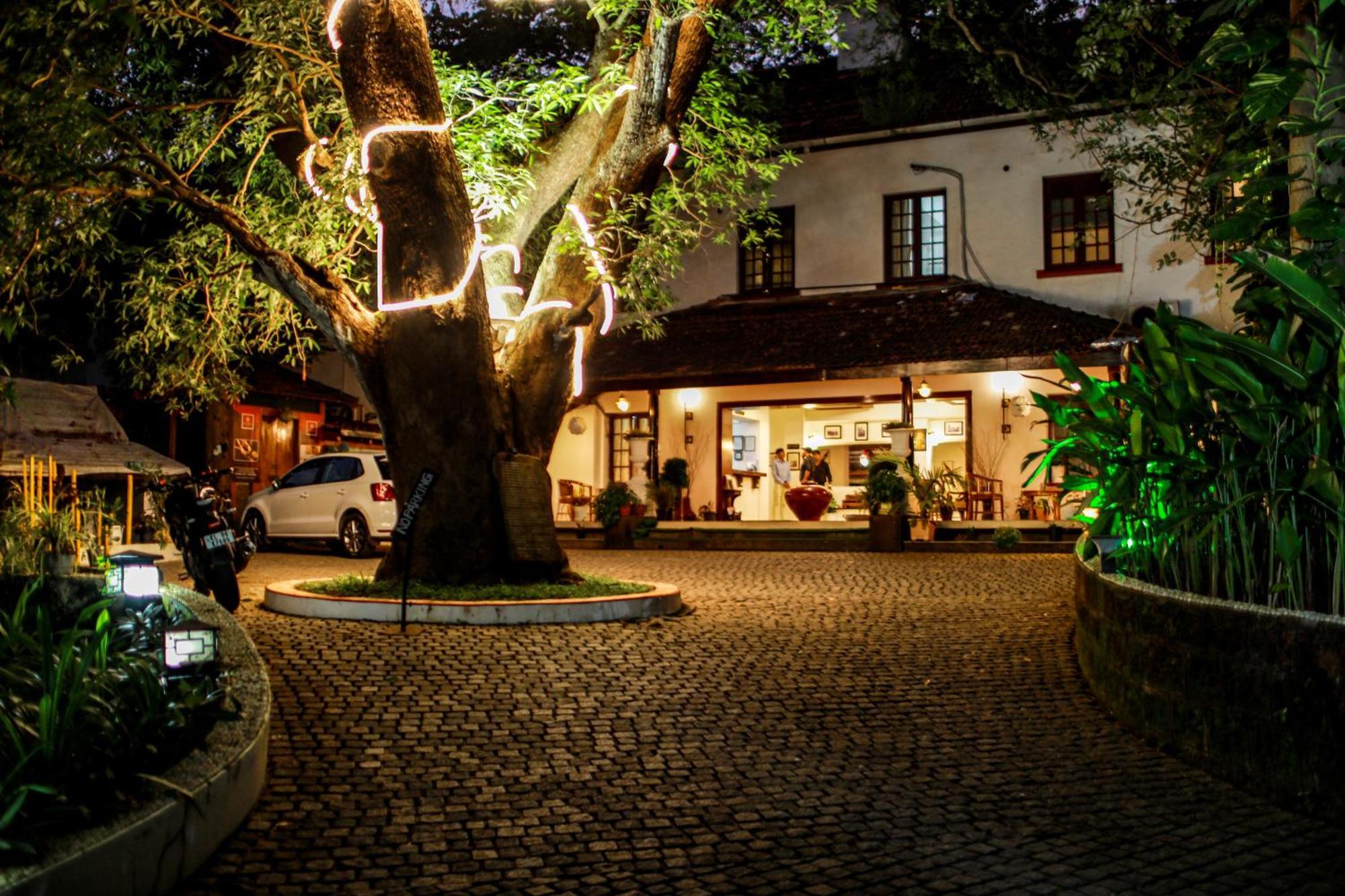 Old Lighthouse Bristow Hotel , Fort Kochi Exterior photo