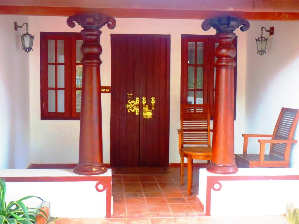 Old Lighthouse Bristow Hotel Kochi Exterior photo