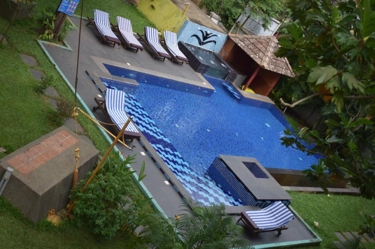 Old Lighthouse Bristow Hotel Kochi Exterior photo